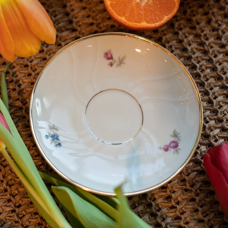 Apakštasītes, smalki ziedi