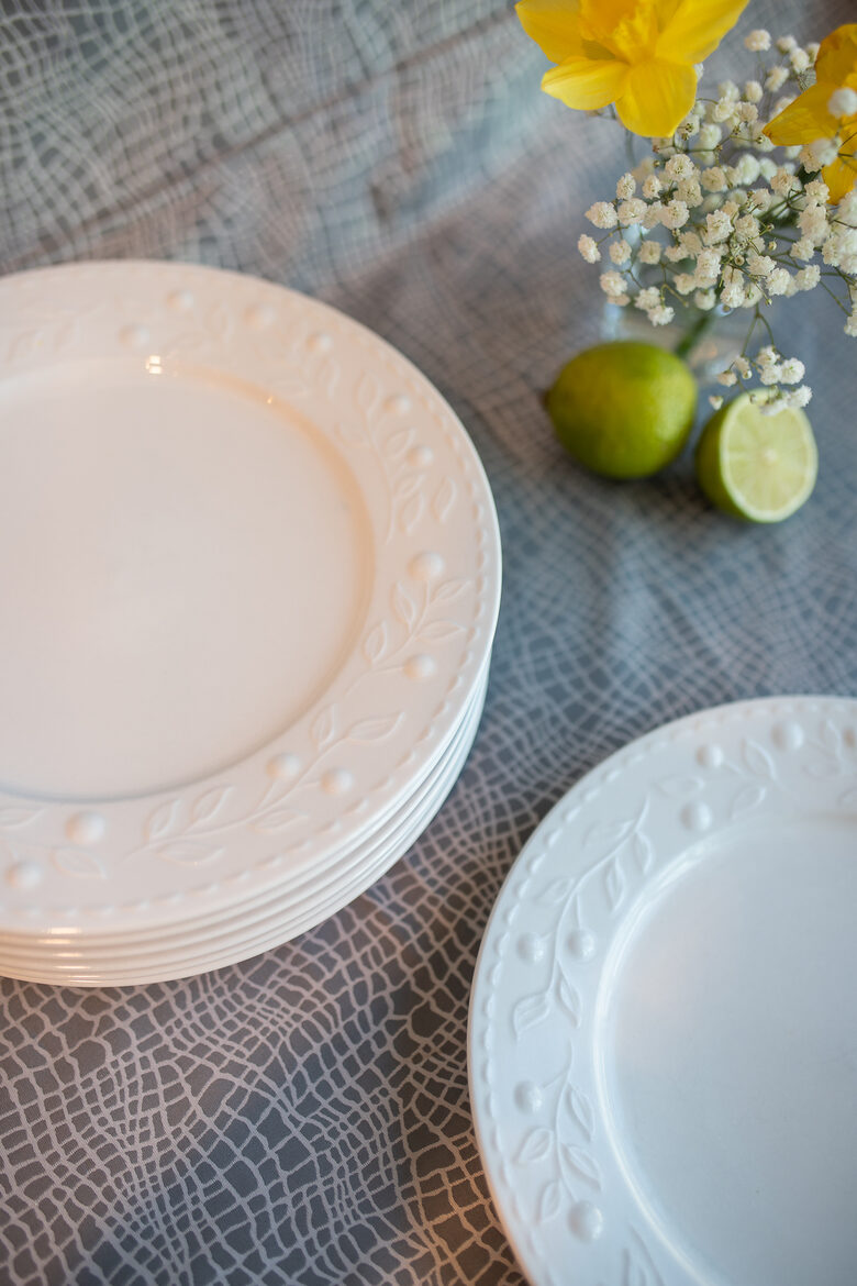 Šķīvji ar lapiņām