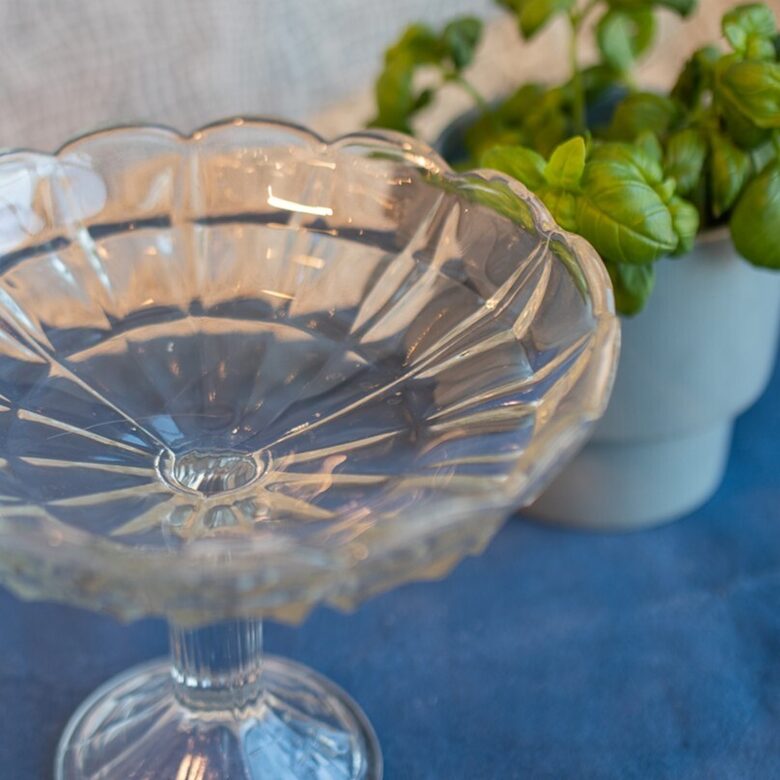 Trauks uz kājiņas, ar rakstu