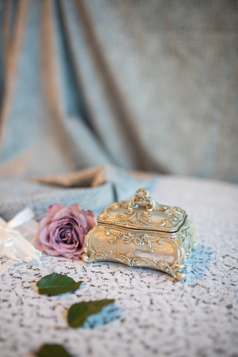 Lādīte ar vāku, sudrabota