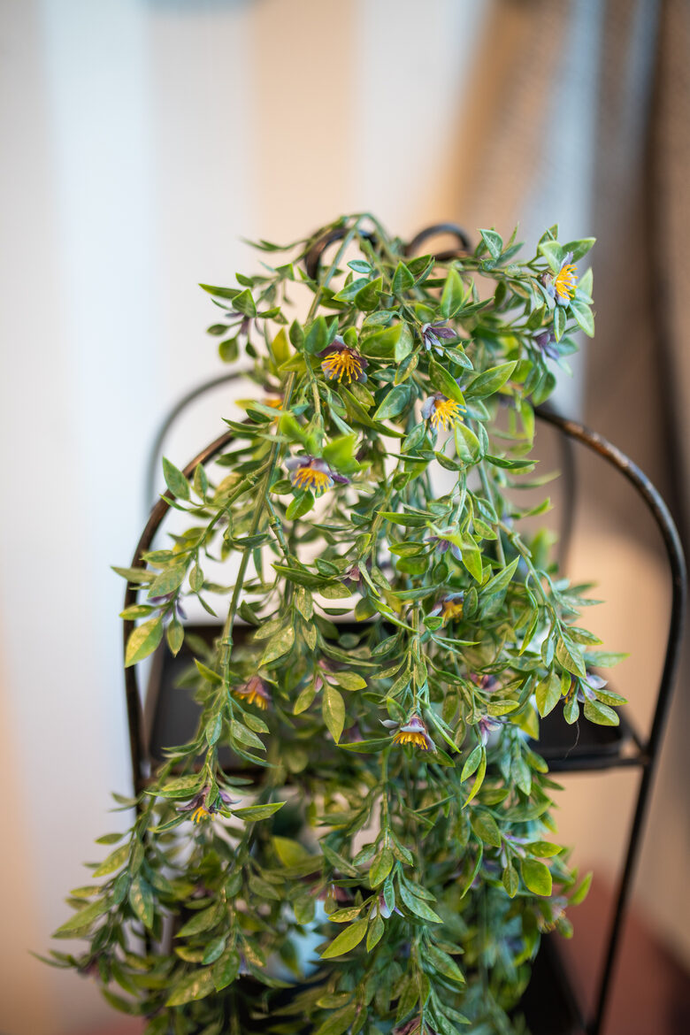 Zaļumu virtene ar ziediņiem