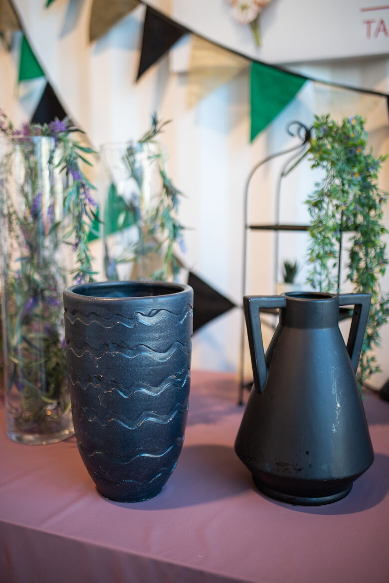 Vāzes MELNAS, dažādas