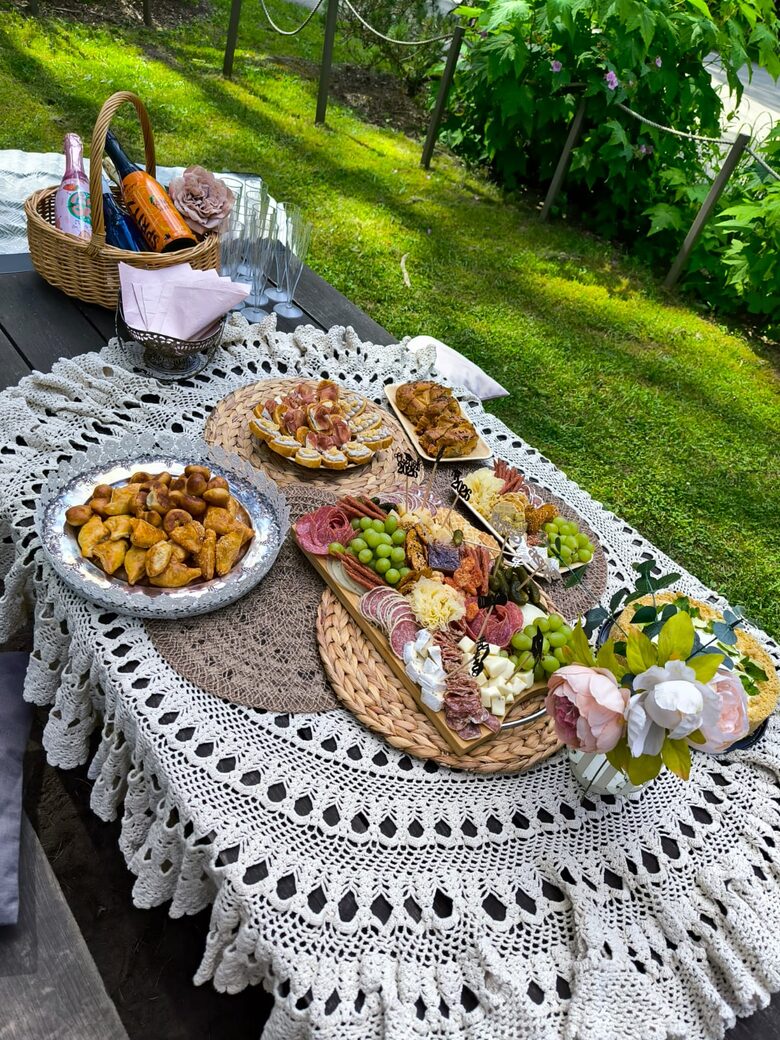Tamborēta galda sedziņa, apaļa