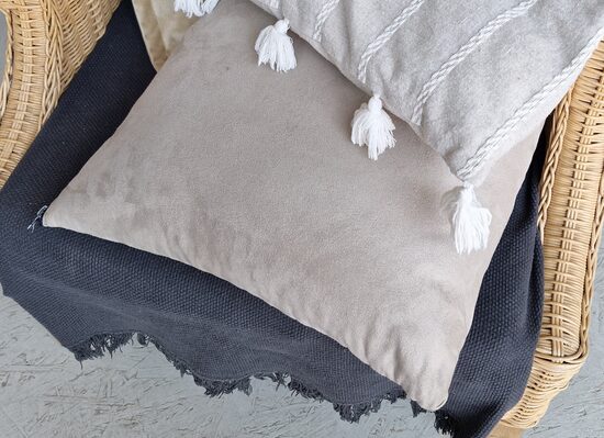 Spilvens bēši pelēks, samta