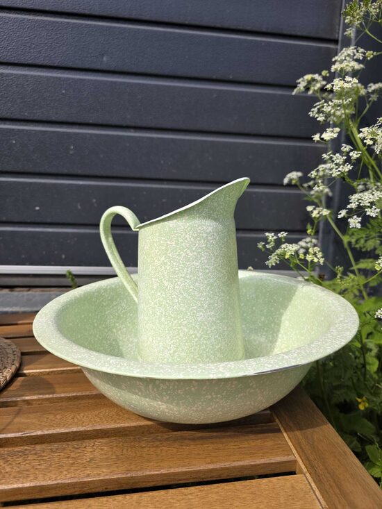 Krūze un bļoda, zaļi
