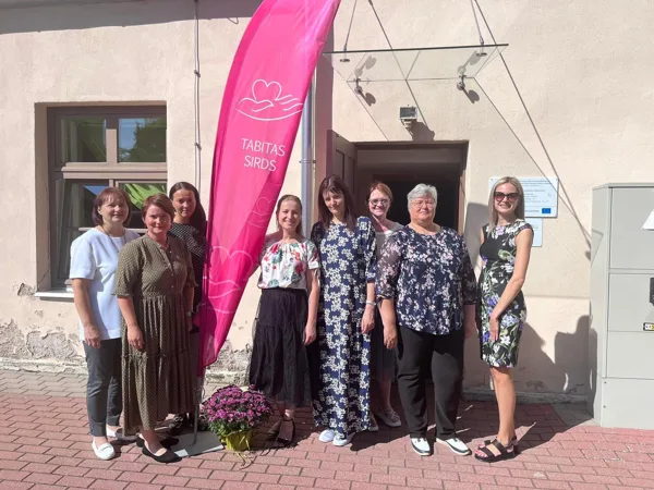 Labdarības organizācija Tabitas sirds atbalsta vietas atvēršana Aizputē